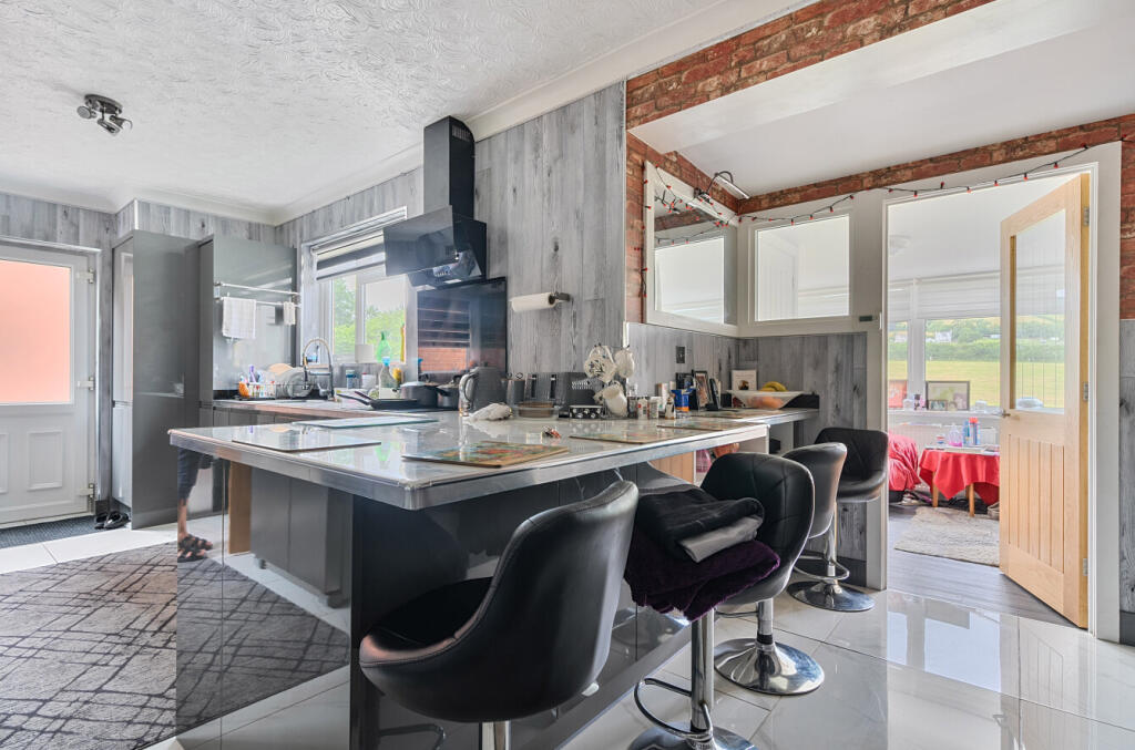 1317645-1-685c1db...