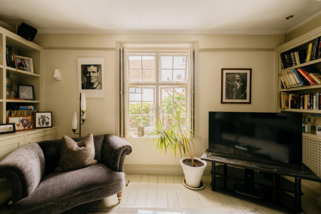 Croft-Hastings-WestHillCottage-Interior-49