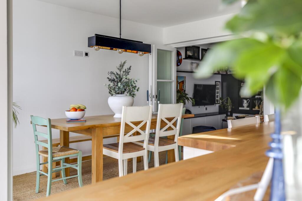 Impressive Open Plan Kitchen/Dining Room