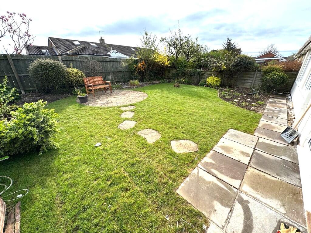 ENCLOSED REAR GARDEN
