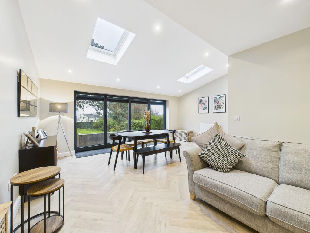 Open-Plan Living/Dining