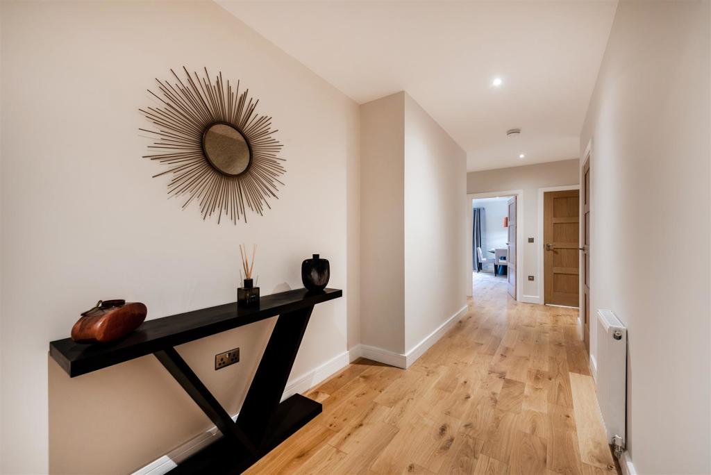 Tekels Park Show Flat PH18.jpg