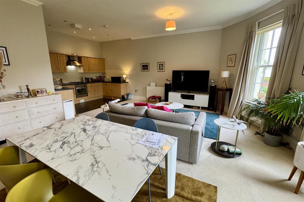 Tivoli Mansions, The Park - Living space