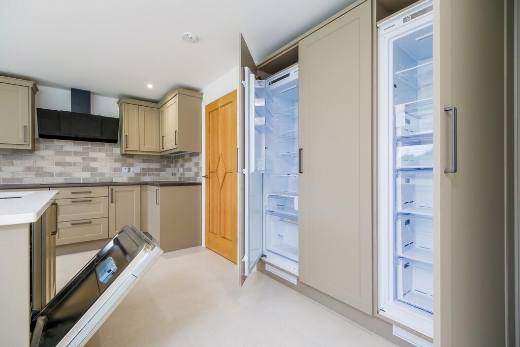 1440px-Elm Tree V...