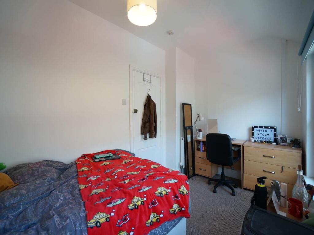 Bedroom 4 (2).JPG