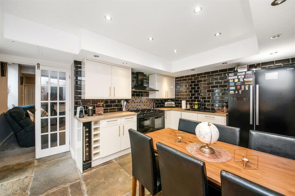 OPEN PLAN DINING - KITCHEN