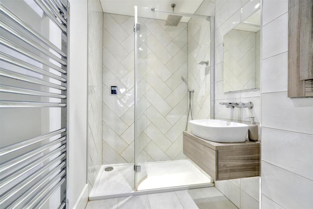 En Suite 1_1.jpeg