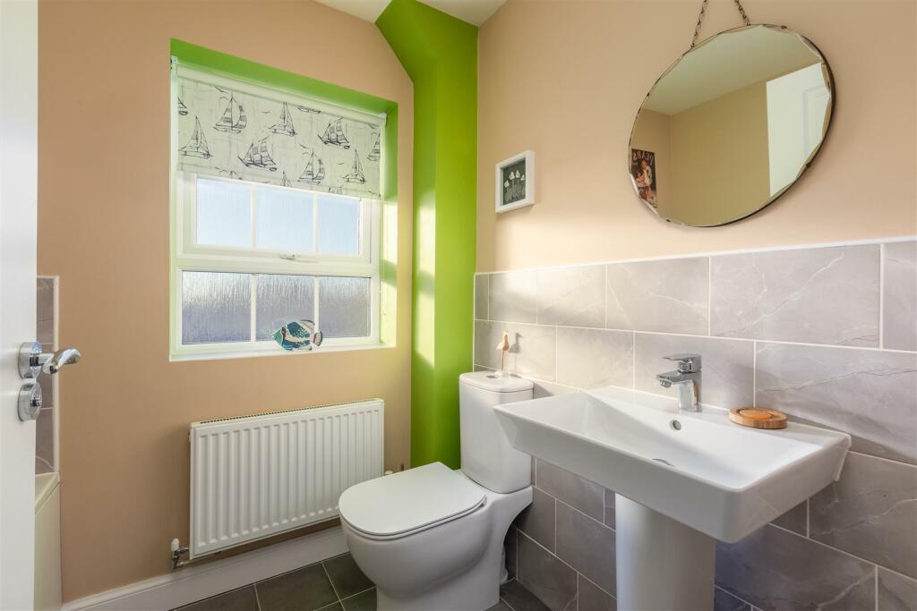 Derwent Road 85 Bathroom-1.jpg
