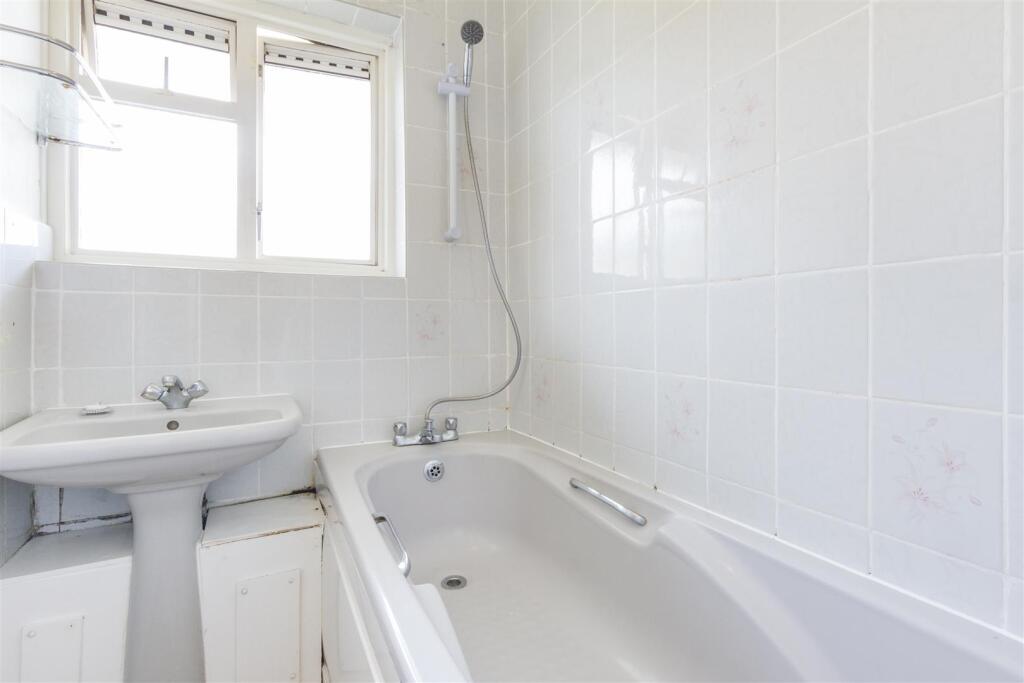 Lettings Shepherds Bush Westville Road - Bathroom 