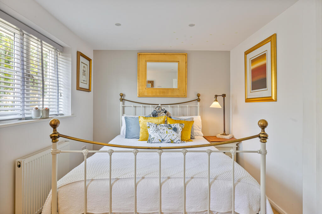 16 Bed 2 1 Lord Nelson Drive, Dartmouth, Townstal 