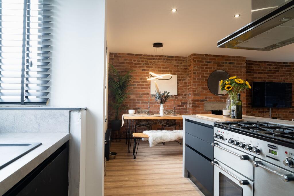 OPEN PLAN KITCHEN, DINING ROOM AND LIVING ROOM