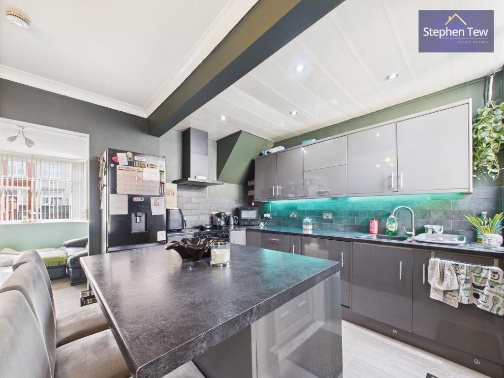 Kitchen/ Living Area