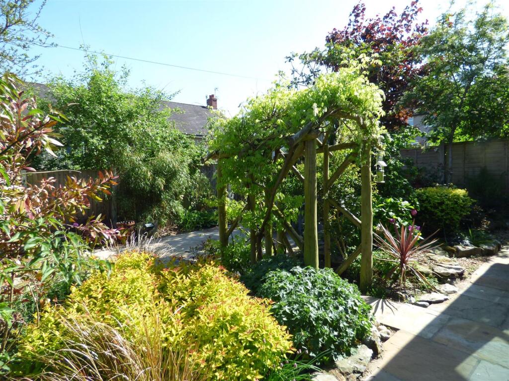 new Garden &amp; Lounge Pics (16).JPG