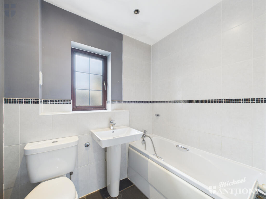 CAM03218G0-PR0717-STILL008