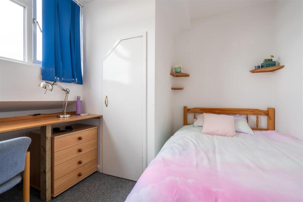 Bedroom 4.jpg