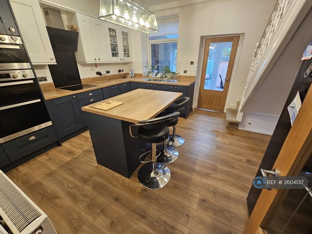 Sunny Bank, Lees, Oldham, OL4