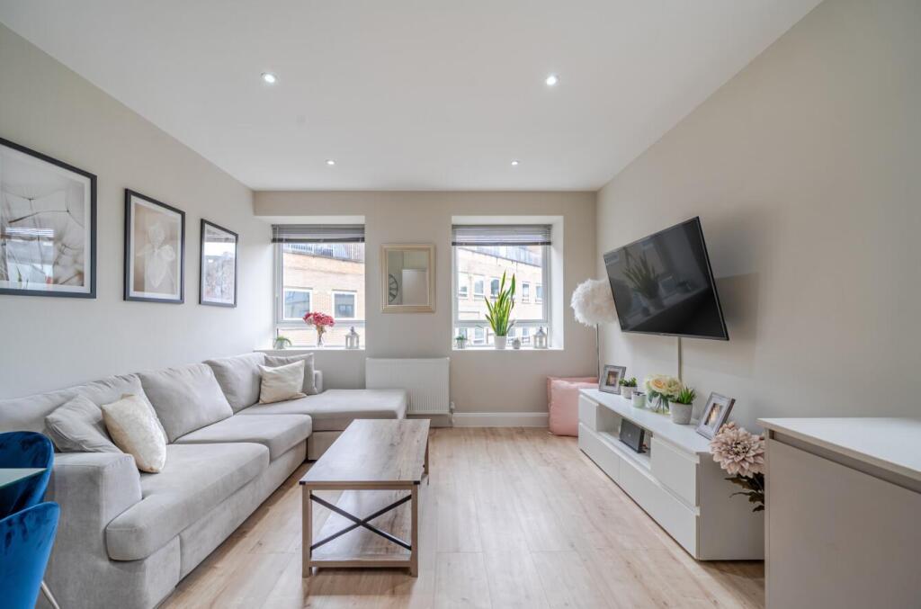 Davidson Frost-Wellings, DFW, Buckingham House Eas