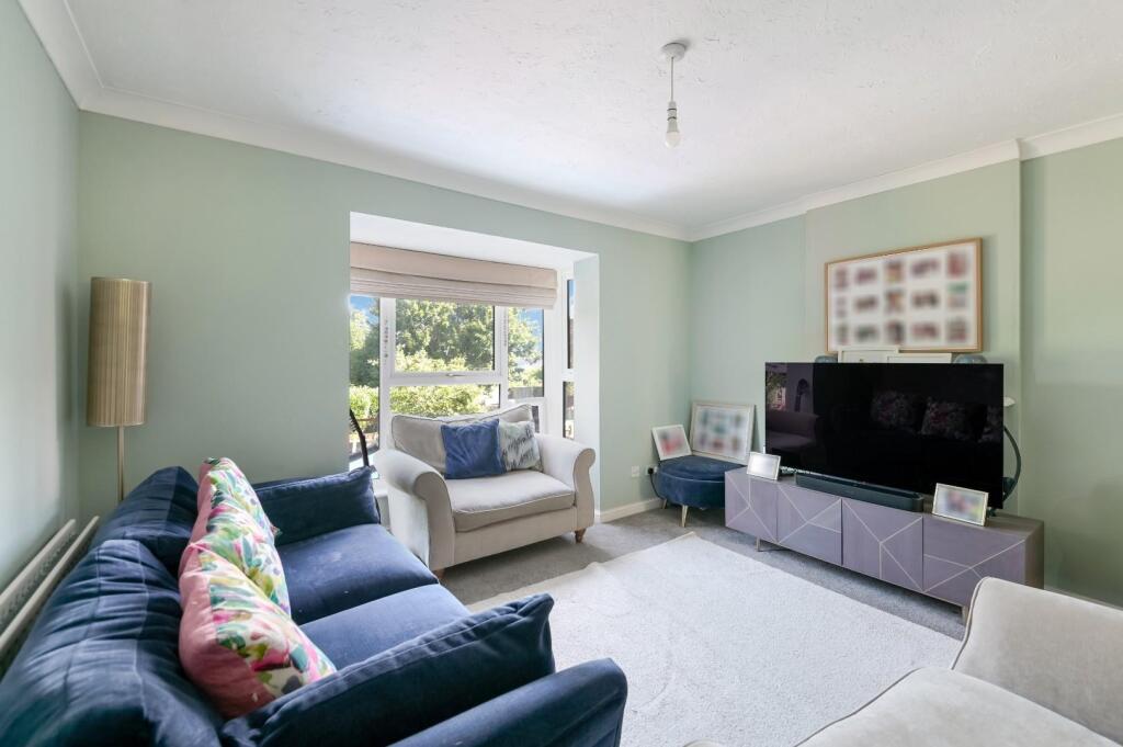 FARRIERS CLOSE,15-32.jpg