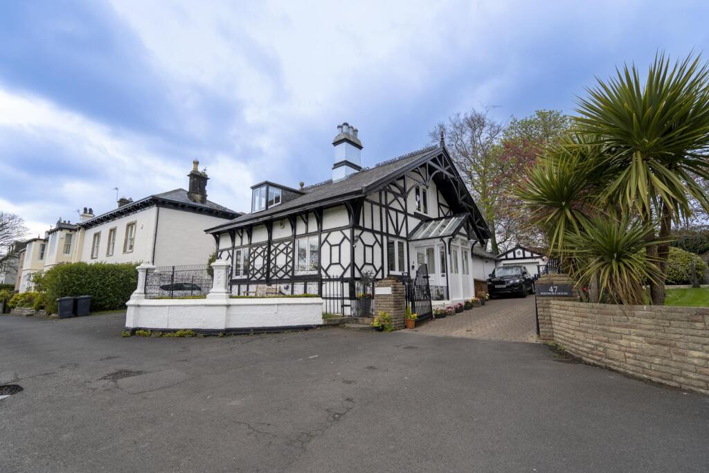 Whitburn House Lodge-05.jpg