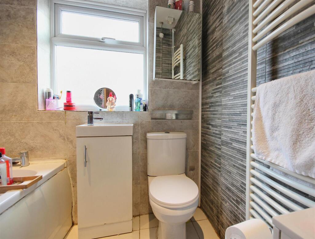 BATHROOM/W.C.