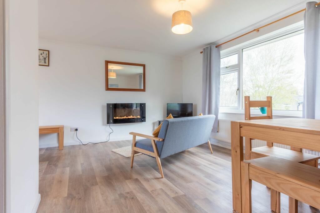 SITTING/DINING ROOM