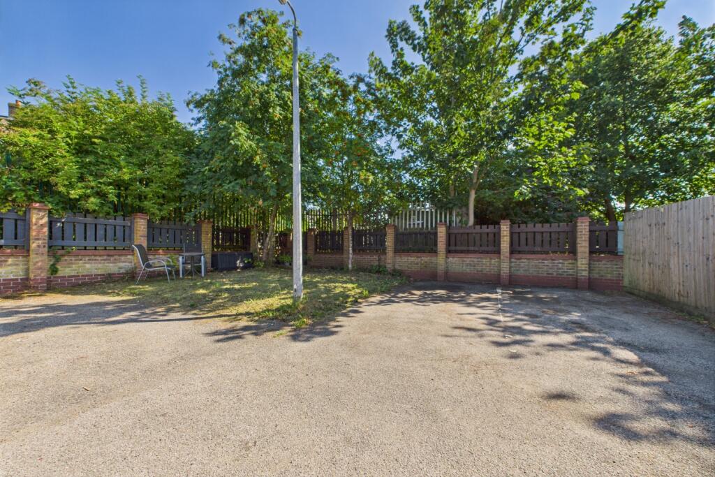 EweMove Spalding - Patriot Close - Parking