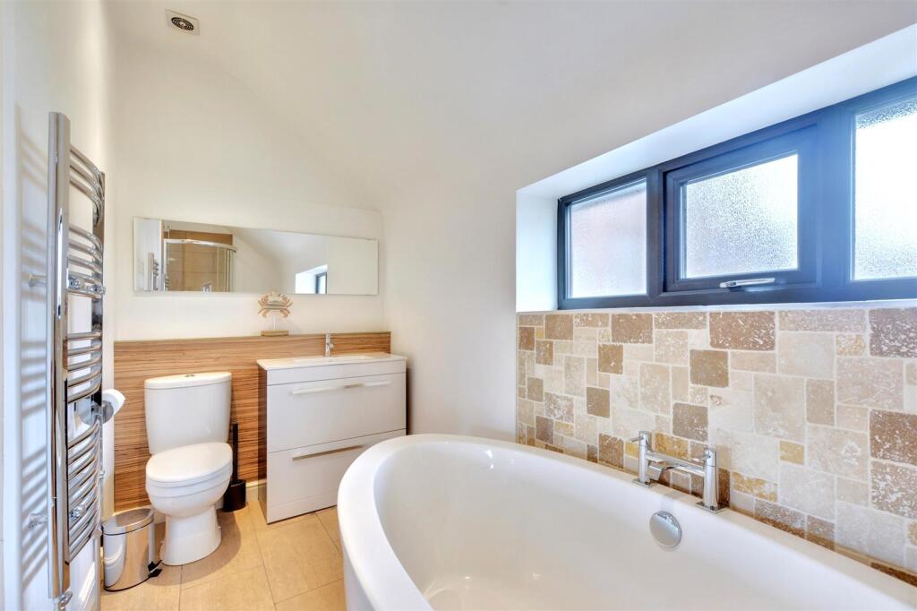 Ensuite Bed Two_3.jpeg