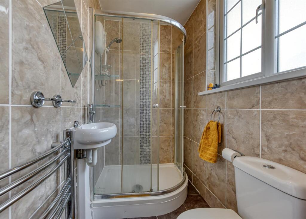 27 Mount Road-FEB25-bed1 ensuite.jpg