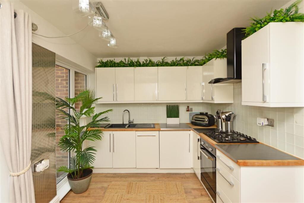 Fitted Dining Kitchen: