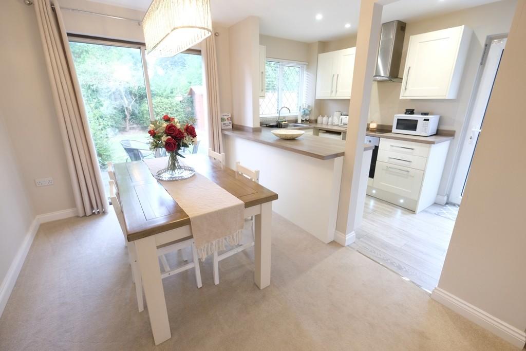 OPEN PLAN ROOM