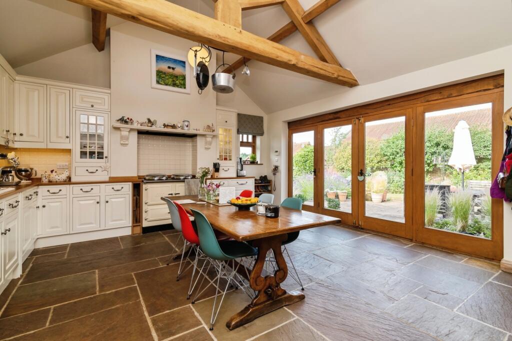 Kitchen/Dining Area