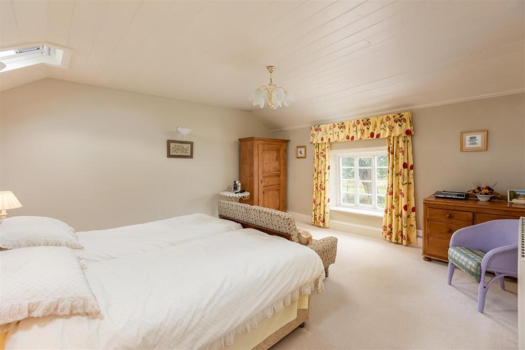 Corner Cottage Bedroom 1-1.jpg