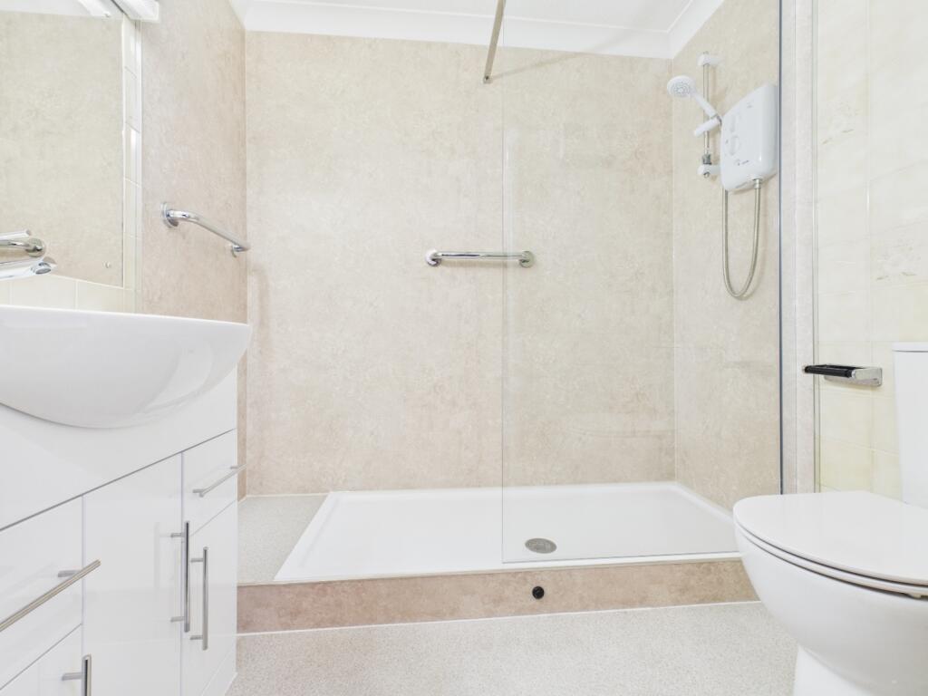 Bathroom - Mere Court - EweMove Estate Agents