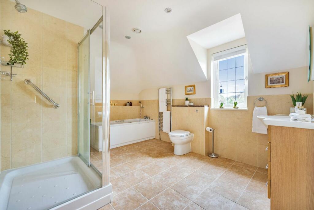 Bath &amp; shower room
