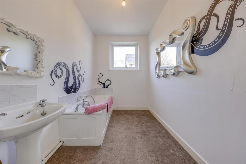 En Suite Bathroom Alt