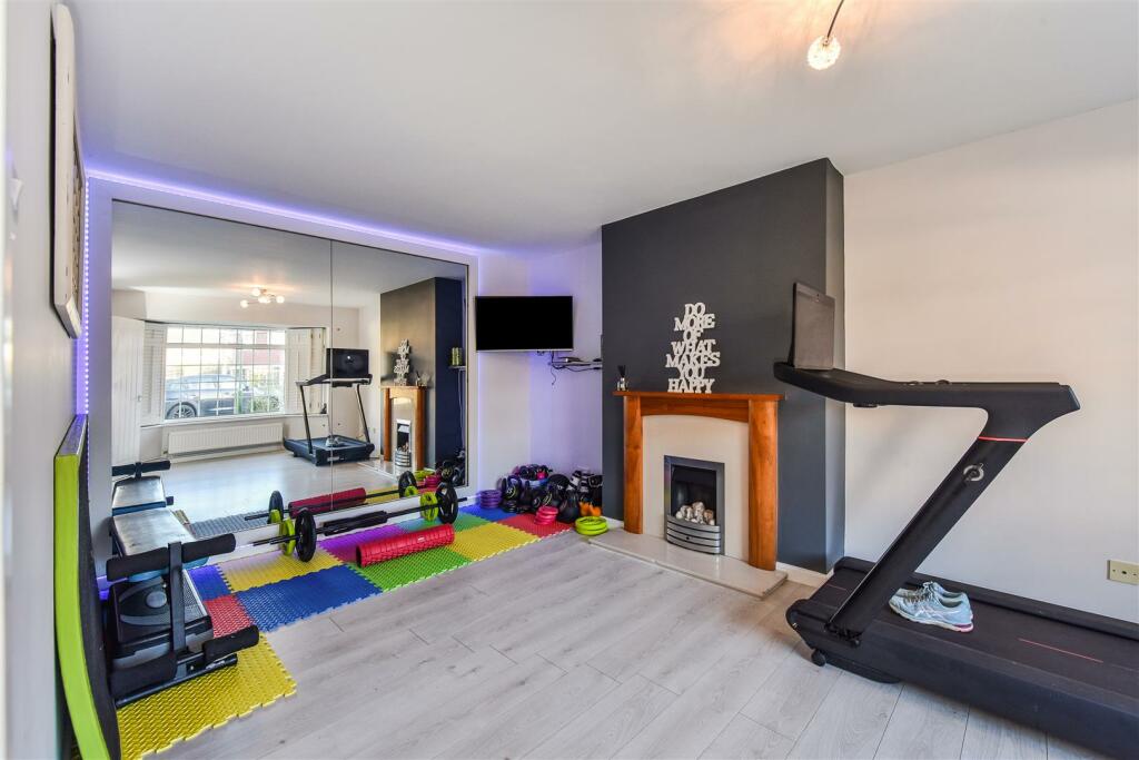 Living Room / Gymnasium