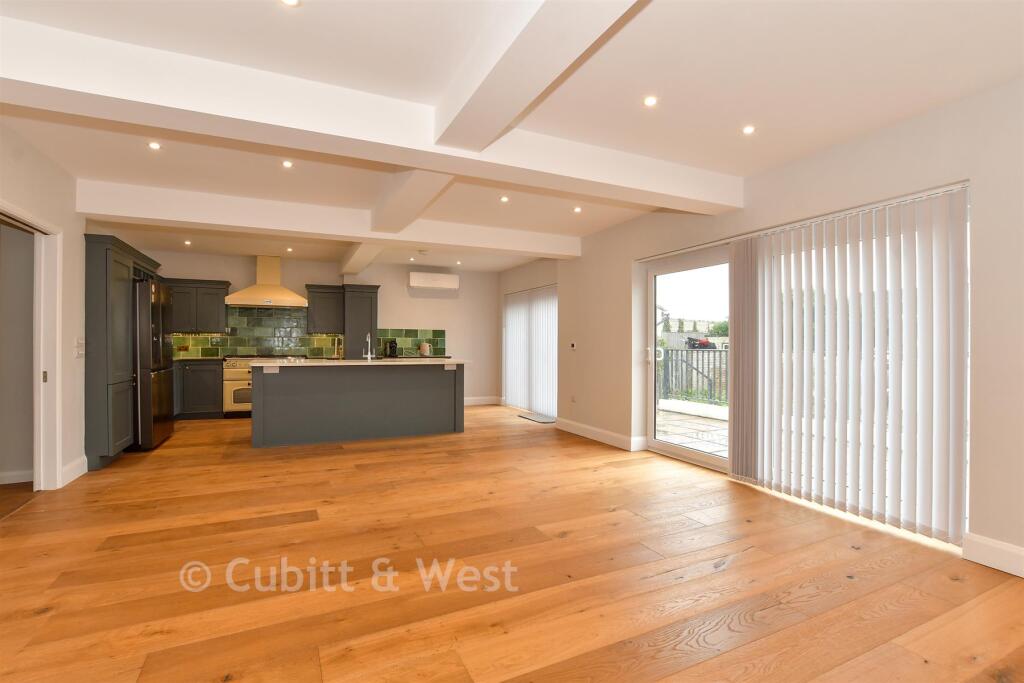 Lounge/Kitchen