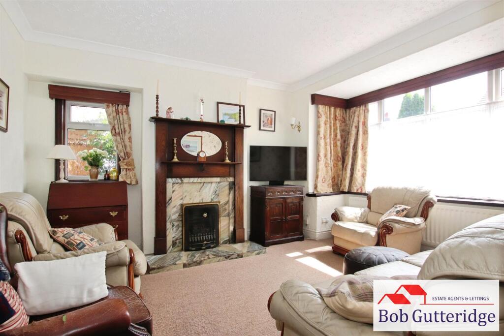 BAY FRONTED LOUNGE