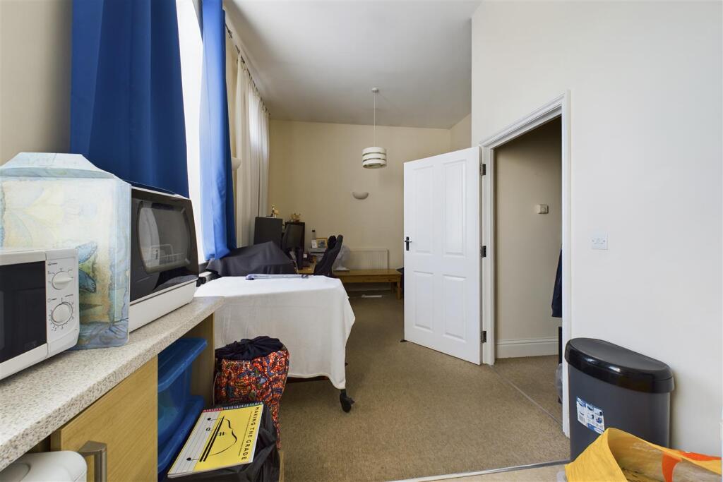 21 Oriel Buildings, Twerton Farm Close, Twerton, B