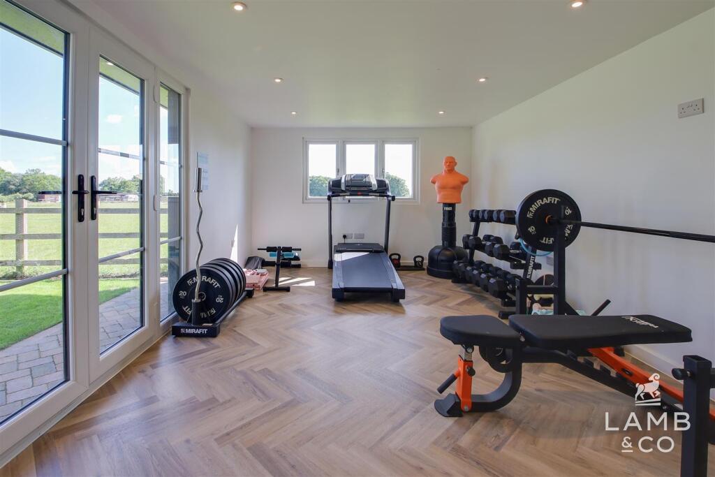 GYM/SAUNA ROOM