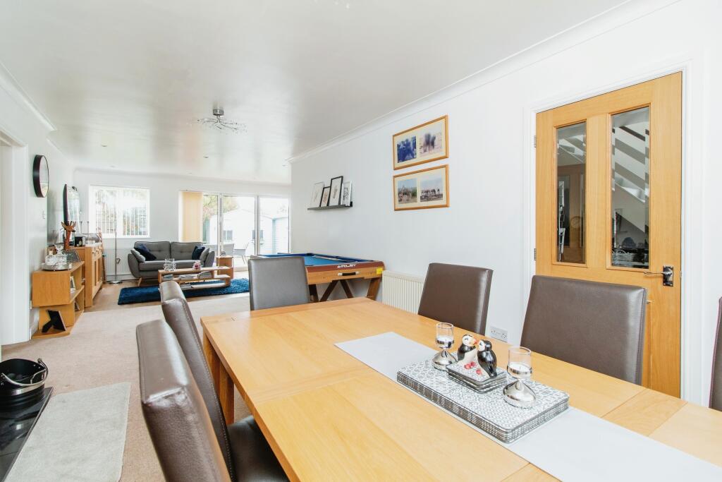 Lounge/Dining Room