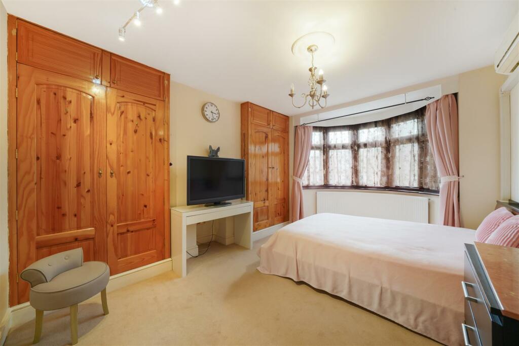16 Greenford Road - 9Rxg22zIbHUIZl5w7DJ5.jpg