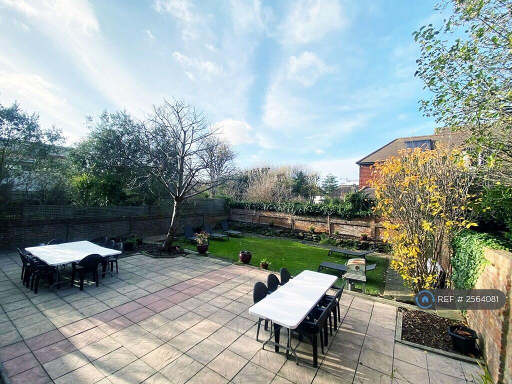 Large Communal Garden