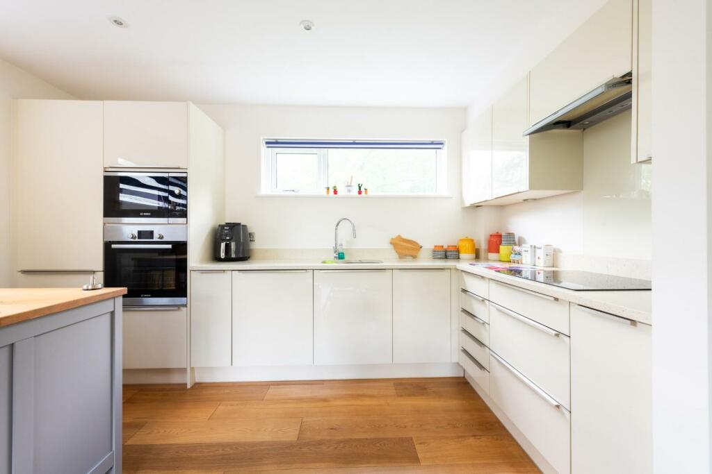 12 Mortimer Court-7.jpg