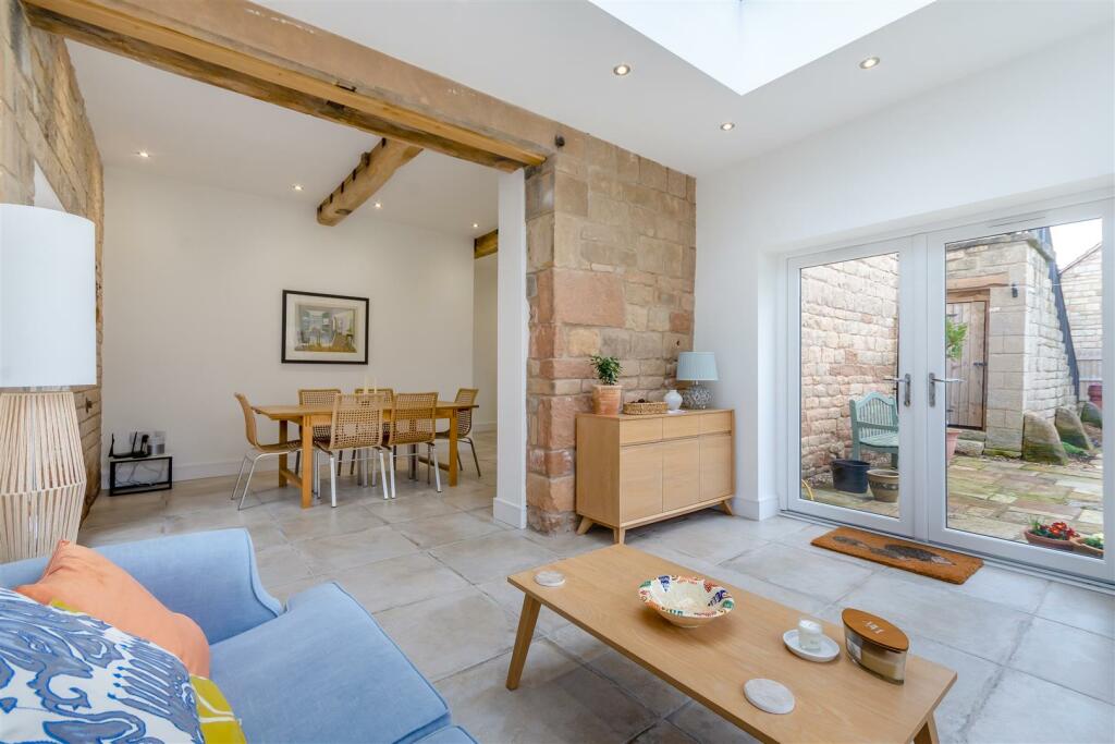 8583926-interior37.jpg