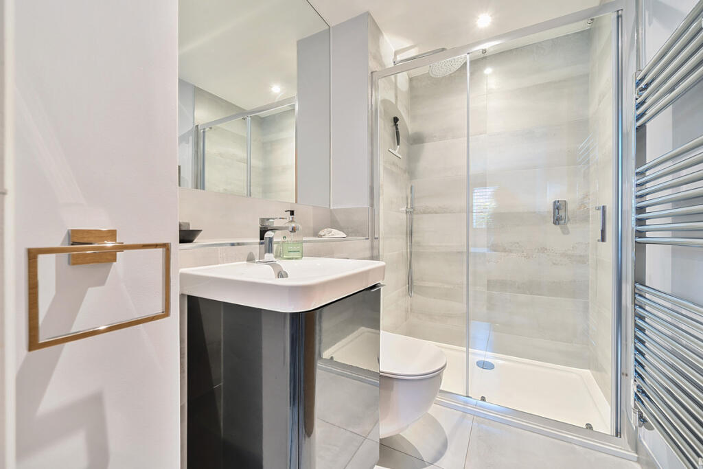 Bedroom 2 En-Suite shower room