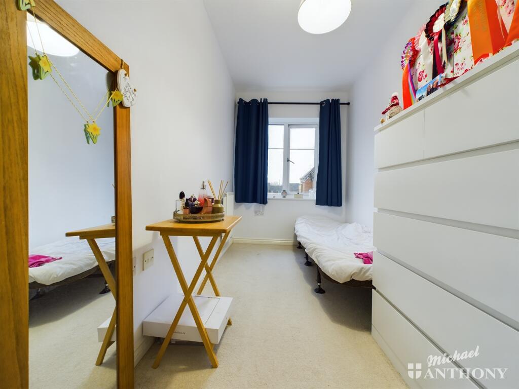 CAM02773G0-PR0236-STILL009