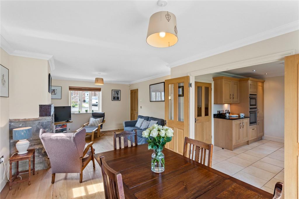 Sitting/Dining Room