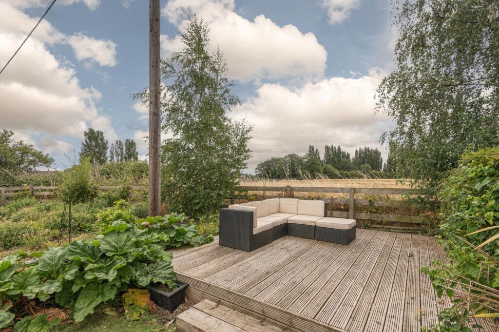 Rear garden - decking area 