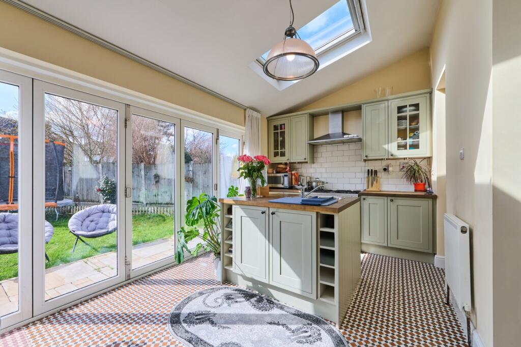 Manchester Grove, 
Cubitt Town, E14